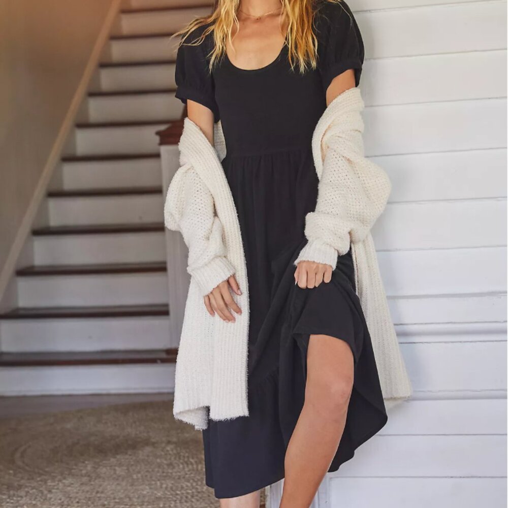 sz L Anthropologie dRA Los Angeles Soft & Cozy Black Midi Dress Puff Sleeves